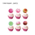Vue détaillée de cake topper sucette bonbon rose avec divers motifs de desserts. - Petites Décorations de Cupcakes (24 Pièces/Paquet)