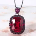 Squisita collana con ciondolo in rubino sintetico 15x20mm, oro nero vintage con pavè. - Rosso rubino / Ciondolo Con Catena a Torciglione