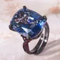 Squisito anello stile vintage placcato oro nero gemma blu taglio cuscino dettaglio - Taglio a Nido d'Uccello Blu / Anello