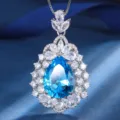 Splendida collana con pendente in pietra blu a goccia e dettagli di zirconi brillanti. - Ciondolo Solo (Senza Catena) (Blu)