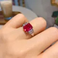 Anello donna stile europeo con rubino sintetico rettangolare 8x10 e pietre laterali - Taglia 6 / Rosso Brillante