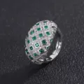 Bague vintage avec pierre précieuse verte pour femme, gros plan détaillé de bijoux élégants. - Émeraude (ZS328) / Vert