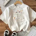 Casual wit t-shirt met korte mouwen en botanische bloemenprint, comfortabele katoenen stof. - S / Wit