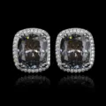 Belles boucles d'oreilles clous avec gemme gris foncé coussin et halo de zirconiums brillants. - Boucles d'oreilles clous / Boucles d'Oreilles Clous Or Blanc Noir Gris