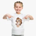 T-shirt bianco a maniche corte per bambini con stampa grafica di gattino 3D strappato. - XS / N13 Gattino che guarda fuori