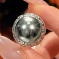 Anello con perla scura vintage ed effetto stella e montatura in filigrana per donne eleganti. - Taglia 6 / Platino Perla Grigia
