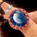 Luxus großer runder blauer Saphir Edelstein Ring mit rotem Strass Heiligenschein. - Blau Spinell Ring / Blau Spinell Ring