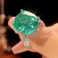 Stupendo anello vintage con gemma verde taglio cuscino e fascia finemente incisa. - Taglia US 5 / Verde Paraiba