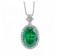 Élégant collier pendentif pierre précieuse verte ovale avec halo de diamants étincelant - Pendentif Émeraude Taille Fleur de Glace / Émeraude