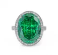 Anello di lusso con pietra ovale verde brillante e alone di cristalli in oro bianco chic - Taglia US 5 / Anello Taglio Fiore di Ghiaccio Verde Smeraldo / Smeraldo