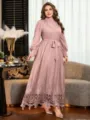 Elegantes Damen Maxikleid in Übergröße mit Stehkragen, langen Ärmeln und Spitze. - 3XL / Lotusrosa
