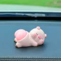 Lindo adorno de coche de cerdo rosa, adorable figura decorativa de tablero con lindo diseño. - Cerdo