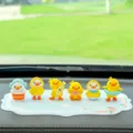 Adorno de coche de patito amarillo lindo, decoracion de salpicadero accesorios auto. - 6 patos de moda con alfombrilla de nubes azules