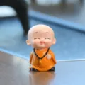 Linda estatuilla de resina de monje pequeño, decoración de escritorio relajante para oficina y hogar. - Calma - Figurita de monje pequeño