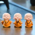 Juego de estatuillas de monje pequeno lindo resina artesania curacion escritorio hogar - Juego de figuritas de monje pequeño