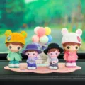 Mignons poupées de couple décoration tableau de bord voiture, figurines en résine accessoires. - Couple mignon et Lele et Xin Zai et ballons colorés et tapis rose