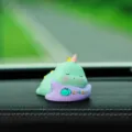 Bonito adorno de dinosaurio para salpicadero de coche, figura de resina para interiores. - 1 Pieza / Pequeño Dinosaurio
