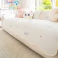 Sommer kühlende Eisseide Sofamatte Cartoon Muster rutschfester Couchbezug Schutz für Wohnzimmer - 70*70cm / Benny-Hund - Hellblau