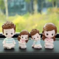 Lindo conjunto de muñecos de resina para adorno de automóvil de familia de dibujos - Yoga [familia de cuatro]