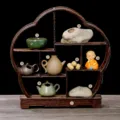 Estante bogu chino de flor de ciruelo con juego de té soporte de exhibición de madera. - Estantes de curiosidades en forma de flor de ciruelo [Juego de 11 piezas]