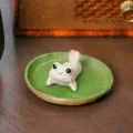 Schattig keramisch kikkersubject met lotusblad schaal, creatieve bureaudecoratie gift. - Kikker met billen en klei-lotusblad