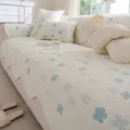 Copertura per divano rinfrescante estiva con motivo floreale blu, variante antiscivolo. - 70*70cm / Trifoglio Lime - Blu