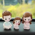 Lindo conjunto de muñecas de adorno para el salpicadero de coche de dibujos animados - Yoga [papá, mamá e hija]