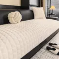 Beiger Plüsch gesteppter Sofabezug, dicker warmer rutschfester Sofaschoner Variante. - Kleiner Gitter - Weiß