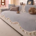 Variante fodera cuscino divano ciniglia, seduta dritta a righe grigie con pompon decorativi. - 60*60cm / Rosario - grigio chiaro