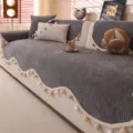 Copridivano in ciniglia con pon pon, coperta per divano antiscivolo adatta a tutte le stagioni. - 60*60cm / Rosario - grigio scuro