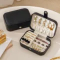 Portable PU leather jewelry box travel storage organizer for rings, earrings, and necklaces. - 16*11*5cm / Black