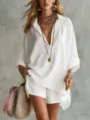 Primer plano detalle del conjunto de camisa y pantalones cortos blancos texturizados. - S / Top y Pantalones / Blanco