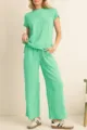 Vista detallada del conjunto casual de canalé para mujer, top corto y pantalón ancho. - S / Verde claro