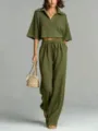 Vista cercana detallada del conjunto casual de punto gofrado en color verde oliva. - S / Top y Pantalones / Verde Militar