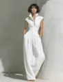 Detalle del mono blanco sin mangas con cuello de solapa y pantalón de pernera ancha. - XS / Blanco