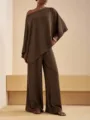 Elegante conjunto de dos piezas para mujer con top asimétrico y pantalón ancho. - S / Top y Pantalones / Marrón Oscuro