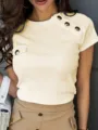 Top de punto casual de mujer de cuello redondo manga corta en beige elegante con botones dorados. - S / Tops / Albaricoque