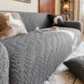 Universele stretch bankhoes in elegante grijze kleur met getextureerd bladenpatroon. - 1-zits (Geschikt voor lengte 90-140 cm) / Qinliu - donkergrijs