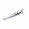 Pince à cravate en métal argenté avec incrustation de coquillage blanc, élégante de 5,5 cm. - Blanc Minimaliste