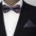 Set papillon e fazzolleto da taschino fantasia paisley blu uomo, elegante per matrimonio. - Blu Scuro Paisley Set (2177)