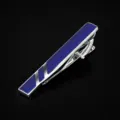 Pince a cravate homme en metal bleu argente, accessoire formel au design geometrique moderne. - Bleu Argent