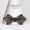 Lucido papillon in strass per bambini, elegante fiocco grigio scuro per festa di ragazzi. - Farfallino Appuntito (S340)