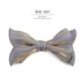 Pajarita gris para hombre con textura dorada, accesorio elegante para la boda. - 2801 (Gris Pincel)