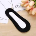 Damen Eisseide flach geschnittene unsichtbare Bootssocken Sommer dünn rutschfeste Socken - Klein (34-38) / Weiße Papierkarte + OPP-Beutelverpackung / Schwarz