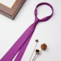 Cravatta viola con zip da uomo, accessorio elegante per abito formale matrimonio. - Viola Tessuto