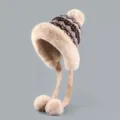Carino cappello invernale in morbido peluche lavorato a maglia con paraorecchie e pon pon. - Kaki Lavorato a Maglia