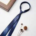 Cravatta uomo a quadri blu elegante accessorio abito formale da lavoro matrimonio sposo. - Texture a Scacchi