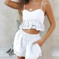 Detail de l'ensemble caraco et short blanc, patchwork en dentelle, tenue d'ete decontractee. - S / Blanc