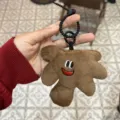 Schattige bruine pluche tassenhanger met geborduurd gezicht, zachte sleutelhanger accessoire. - Grappige Glimlachende Kokosboom