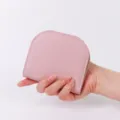Monedero compacto rosa de piel media luna, mini tarjetero elegante para mujeres. - Rosa